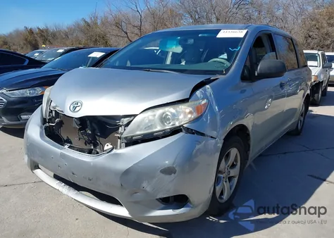 2012 Toyota Sienna Le V6 8 Passenger z USA, uszkodzony, nr VIN 5TDKK3DC9CS279815